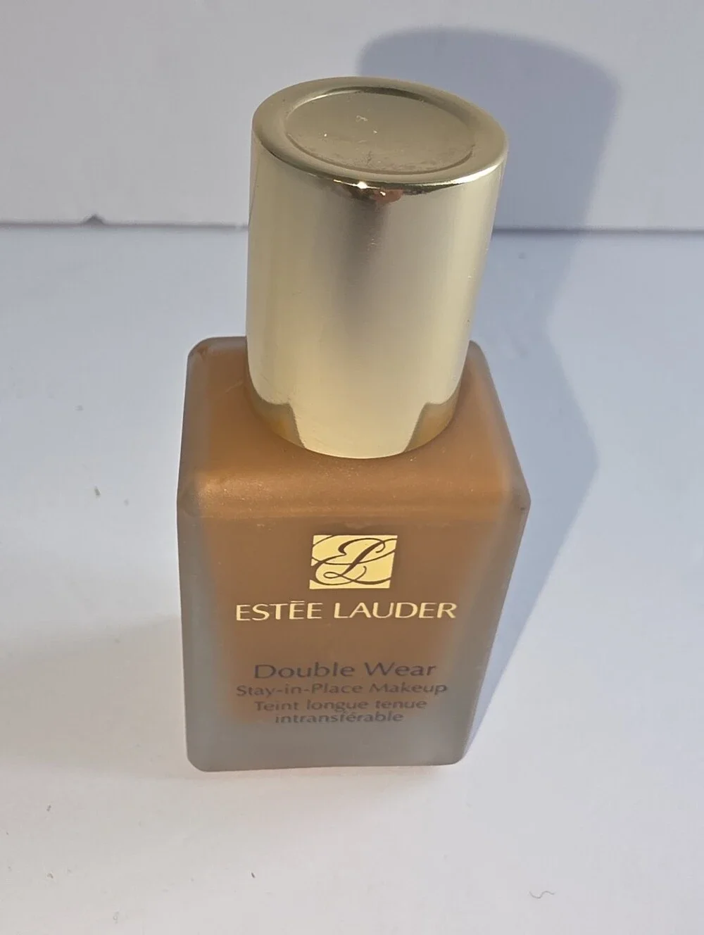 Estée Lauder Double Wear Stay-in-Place Makeup foundation in the shade 6W1 Sandal